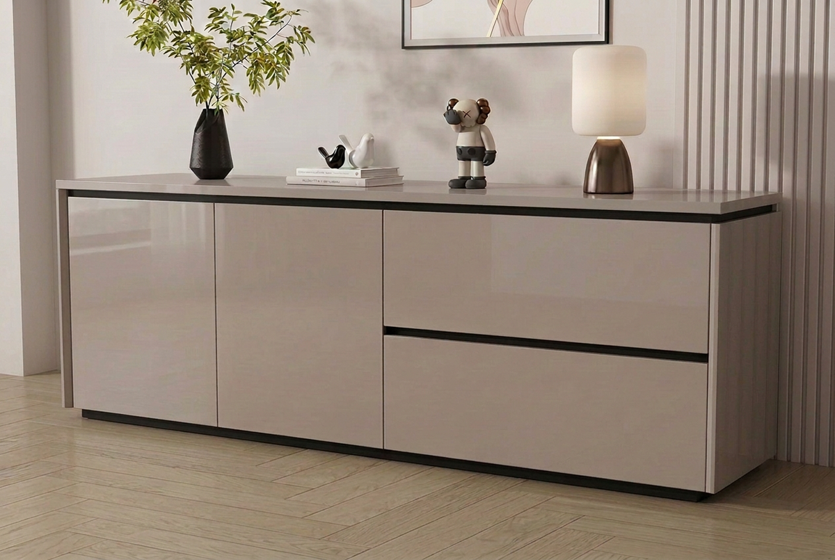 Sideboard with right side panel aligned below the Gola